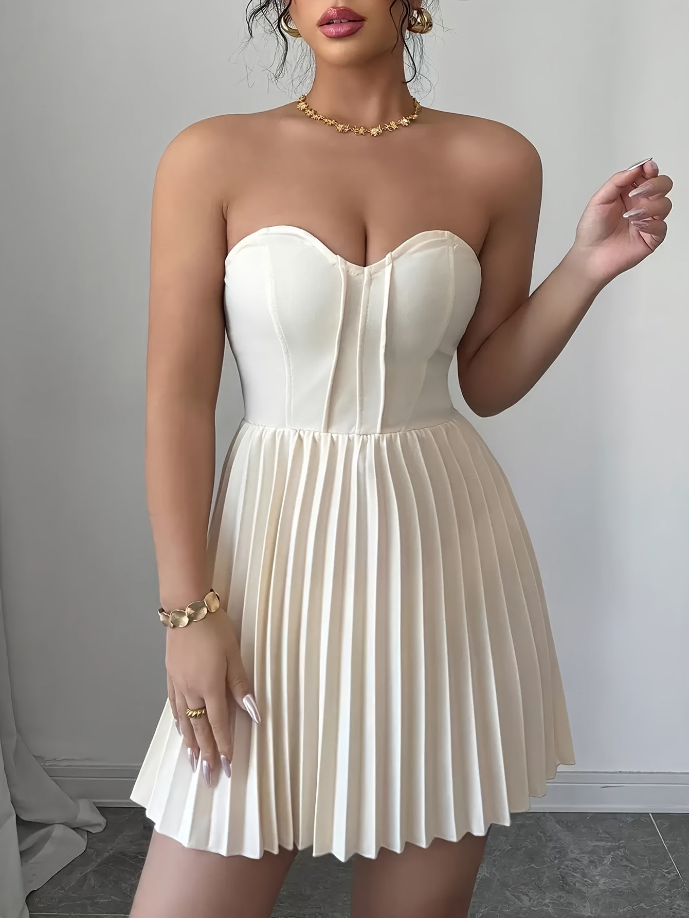 Women's Elegant Summer Halter Neck Pleated Dress with Heart Collar