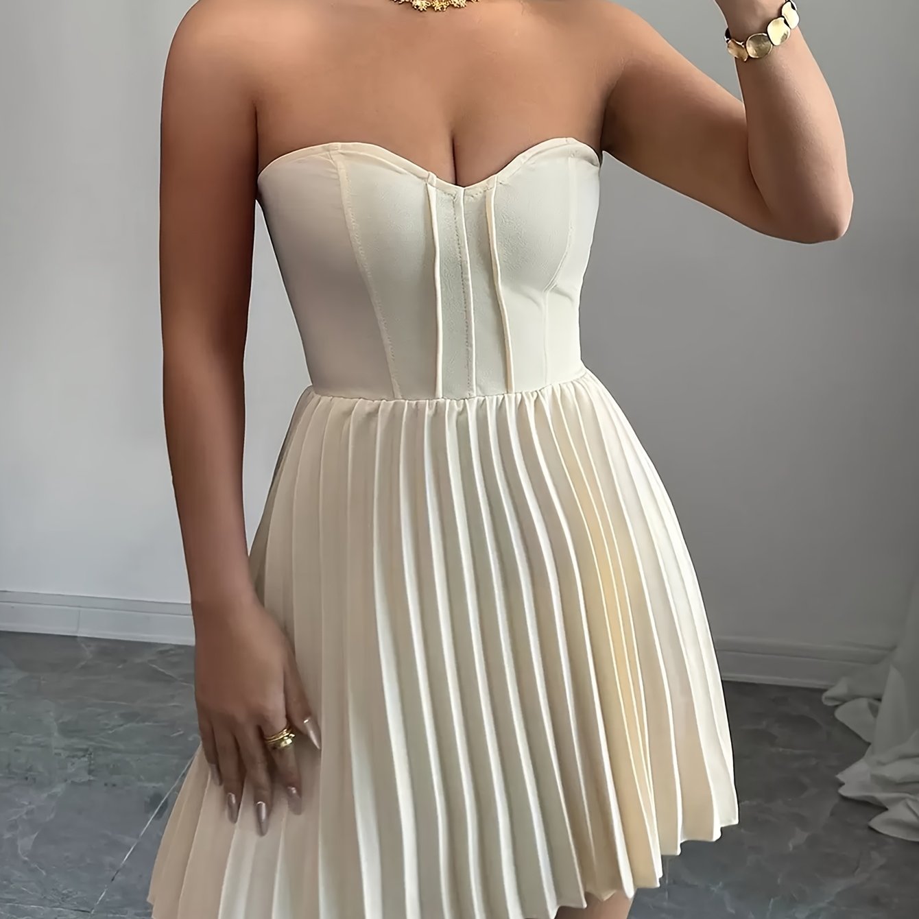 Women's Elegant Summer Halter Neck Pleated Dress with Heart Collar