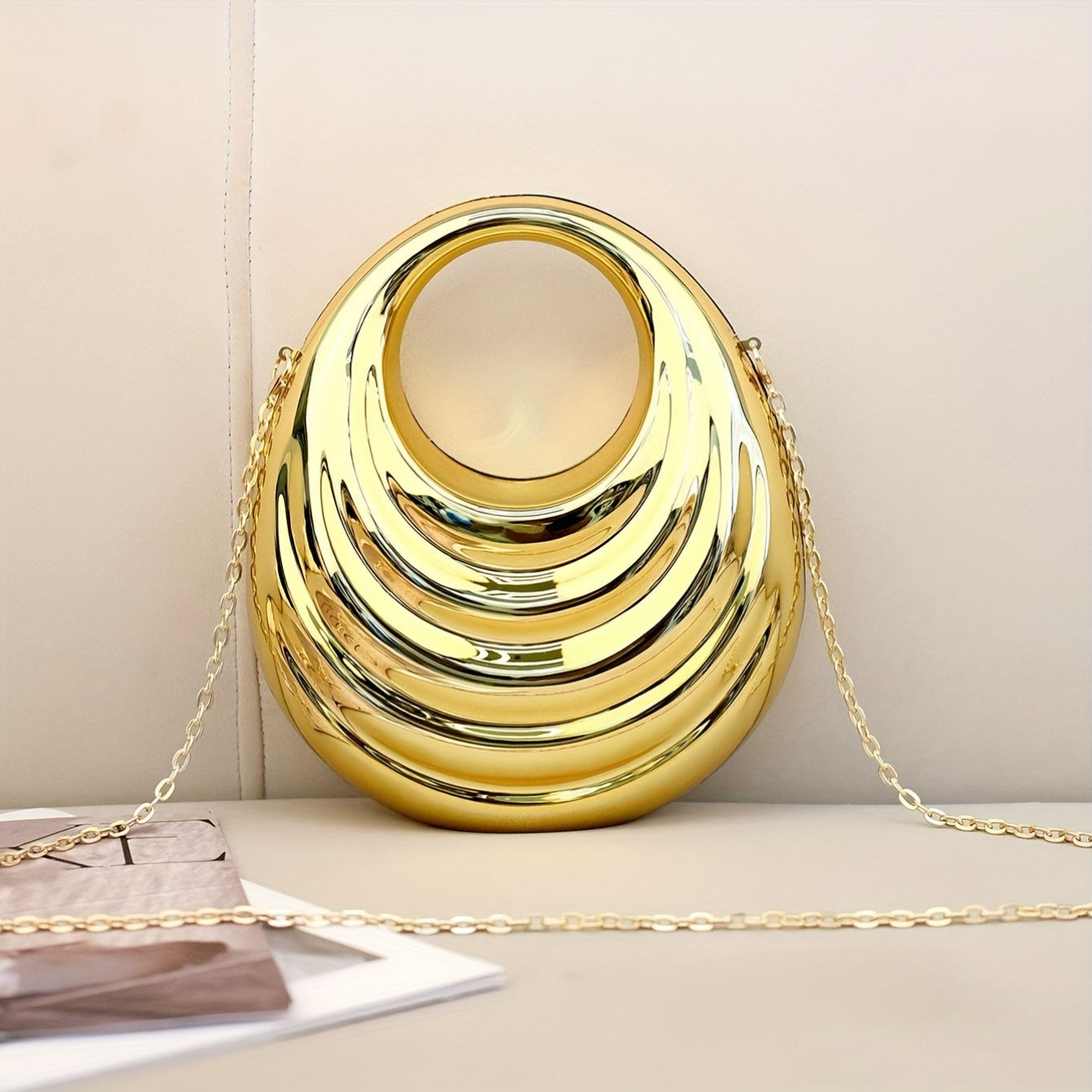 Banquet Shiny Special-shaped Oval Shell, Hand Holding Crossbody Bag