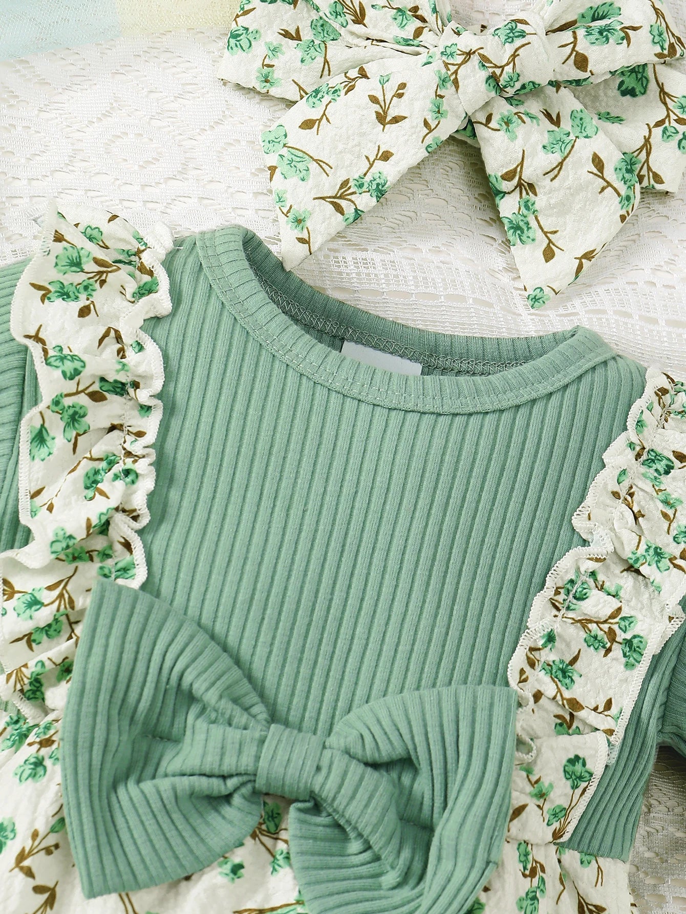 Baby Girl Floral Texture Crepe Fabric Round Neck Fly Sleeve Ruffle Edge Jumpsuit And Headband