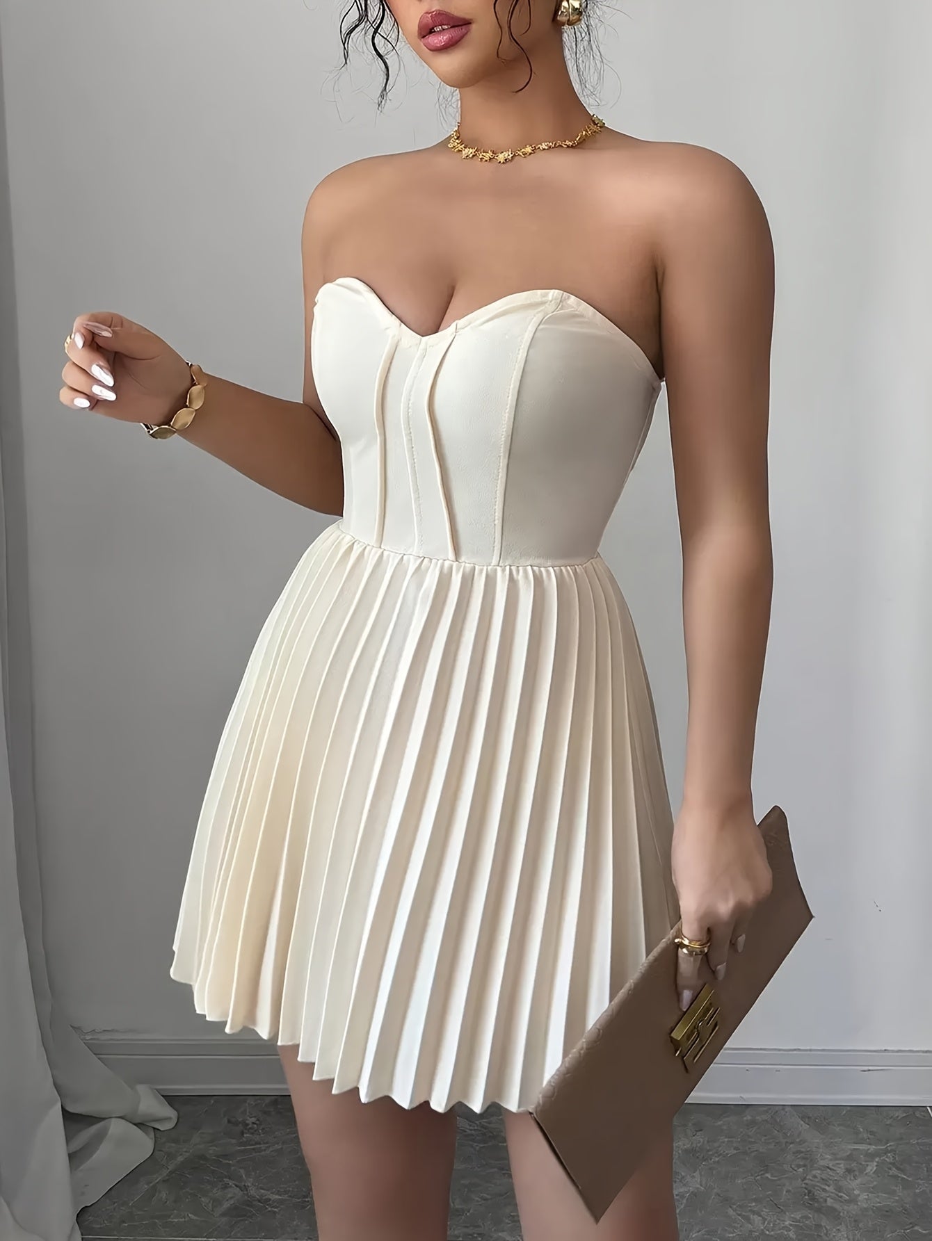 Women's Elegant Summer Halter Neck Pleated Dress with Heart Collar