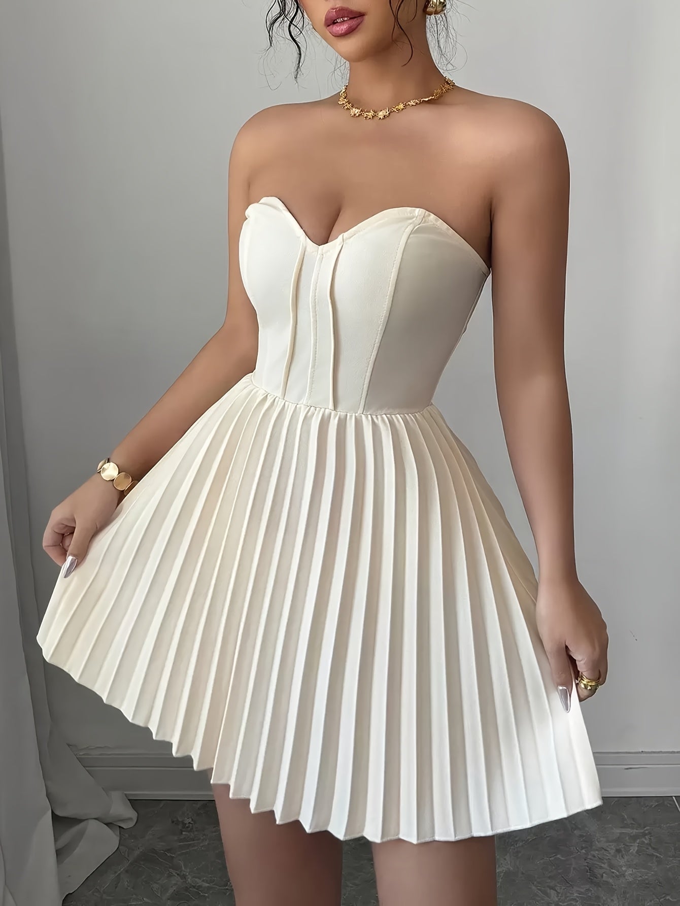 Women's Elegant Summer Halter Neck Pleated Dress with Heart Collar