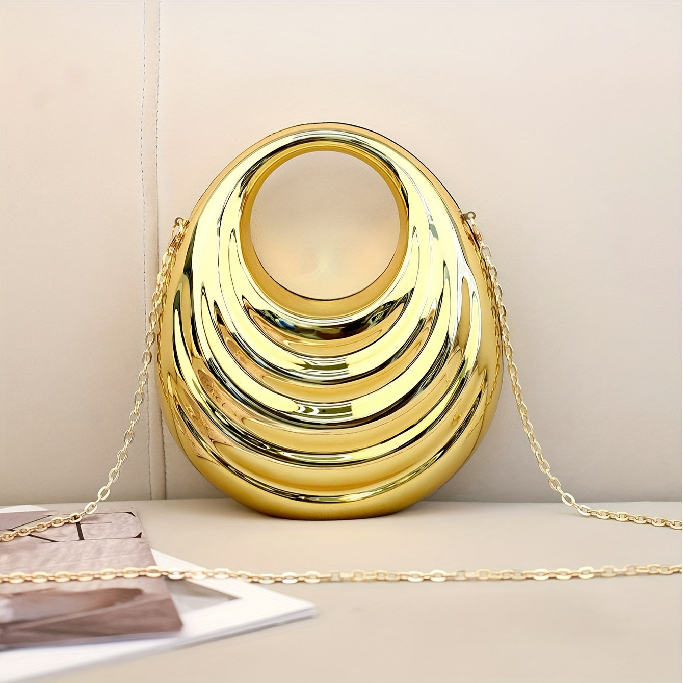 Banquet Shiny Special-shaped Oval Shell, Hand Holding Crossbody Bag