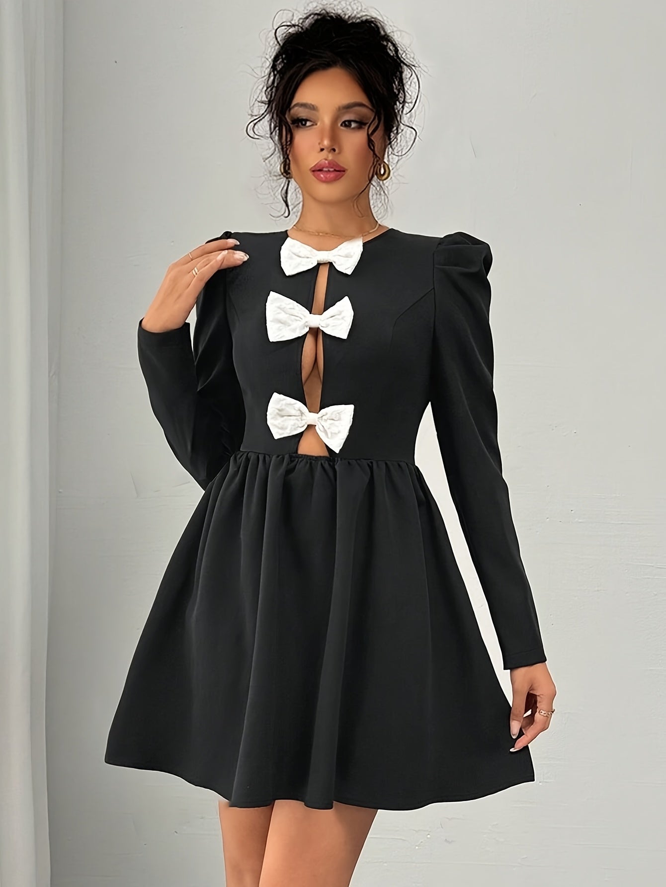 Elegant Women's Timeless Twist – Black Edition